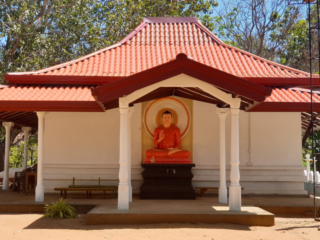 Donation to a Dhamma School in Thanamalwila